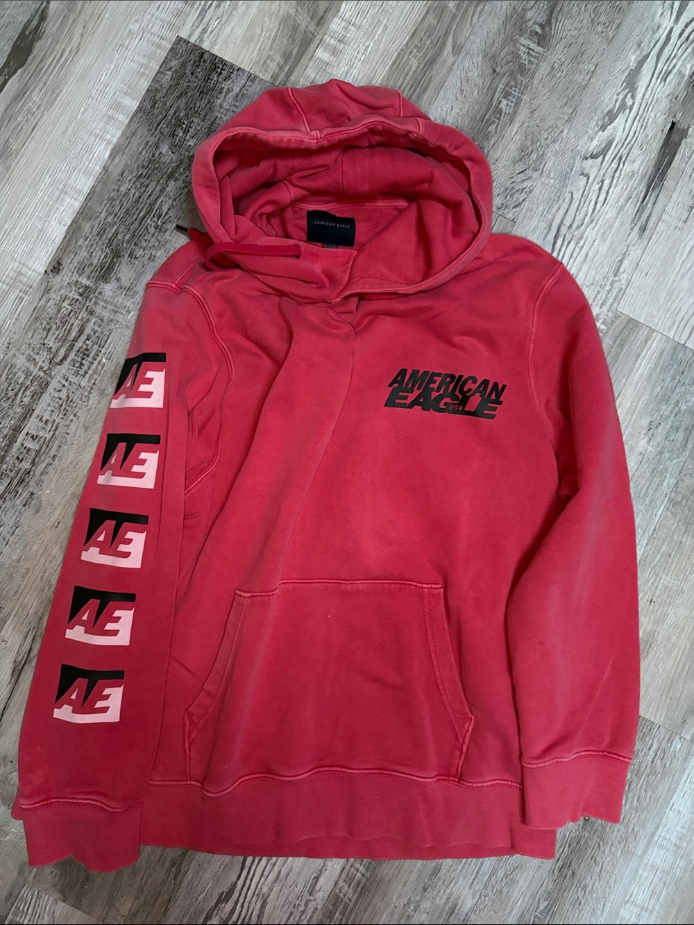 American Eagle Outfitters Red Graphic Pullover Hoodie for Men